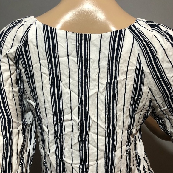 Urban romantics blouse crop stripe Vneck button - Picture 7 of 12